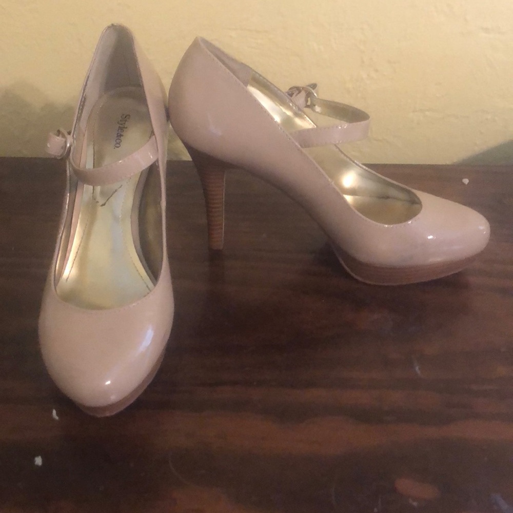 Tan Style and Co.  heels
